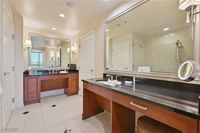 135 East Harmon Avenue 10714, Las Vegas, NV 89109