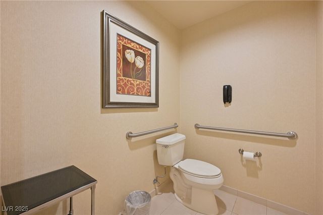 135 East Harmon Avenue 10714, Las Vegas, NV 89109