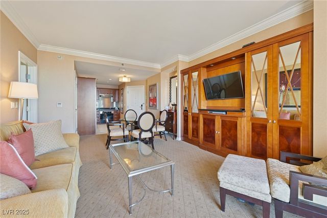 135 East Harmon Avenue 10714, Las Vegas, NV 89109