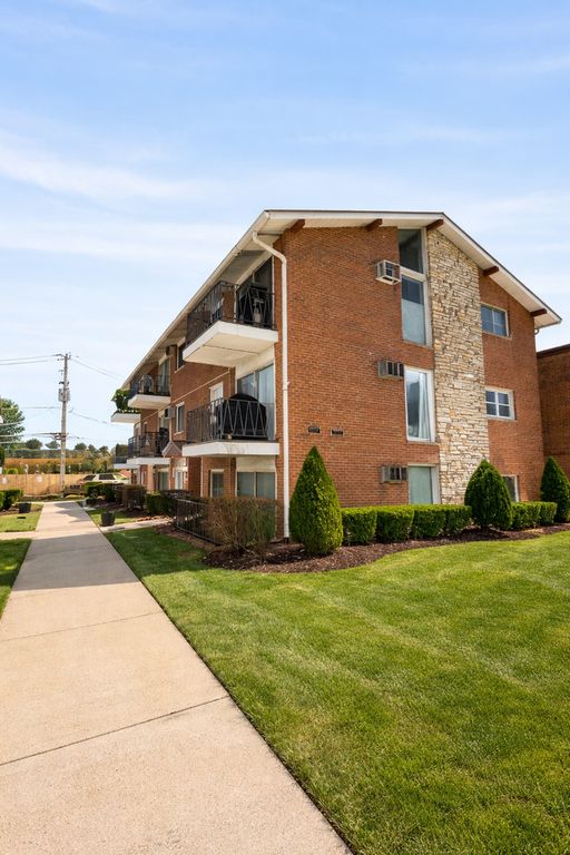 6113 W 64th Place 5, Chicago, IL 60638