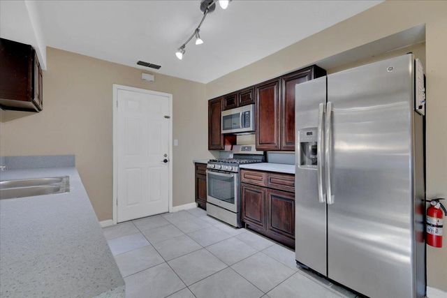 6978 Brayton Ave, Citrus Heights, CA 95621