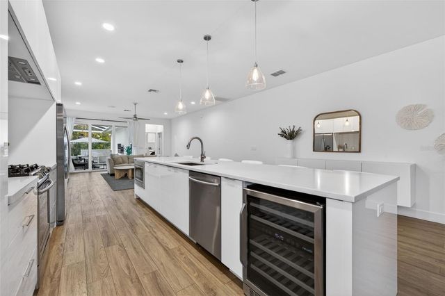 6163 2ND AVENUE S, St Petersburg, FL 33707