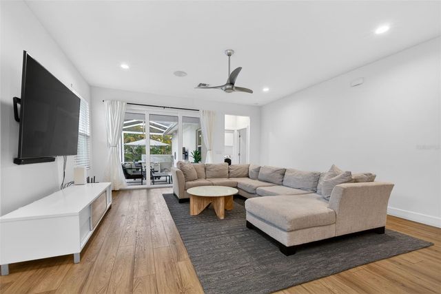 6163 2ND AVENUE S, St Petersburg, FL 33707