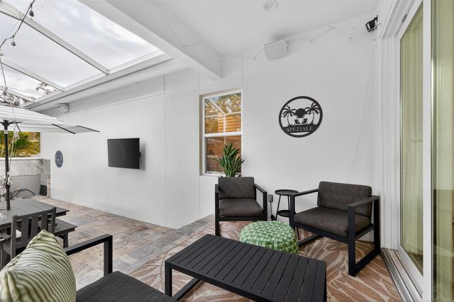 6163 2ND AVENUE S, St Petersburg, FL 33707