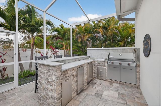 6163 2ND AVENUE S, St Petersburg, FL 33707