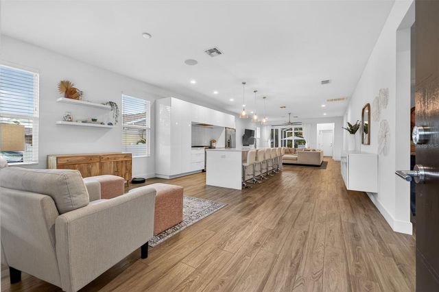 6163 2ND AVENUE S, St Petersburg, FL 33707