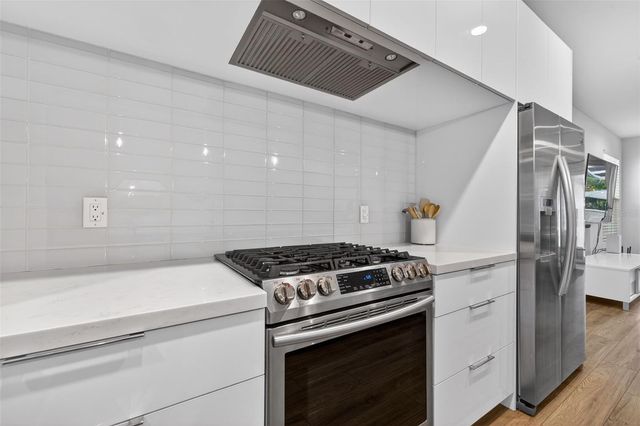 6163 2ND AVENUE S, St Petersburg, FL 33707