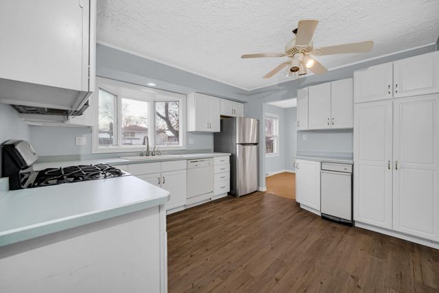 9604 Hawthorne Drive, Munster, IN 46321