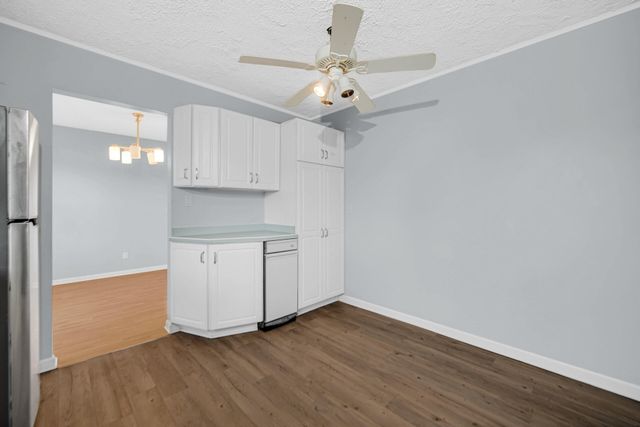 9604 Hawthorne Drive, Munster, IN 46321