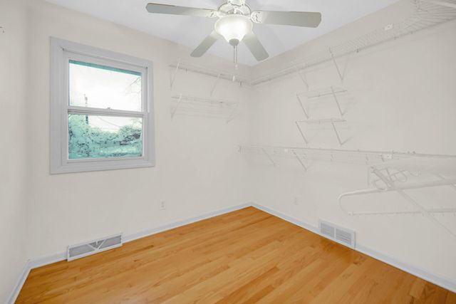 9604 Hawthorne Drive, Munster, IN 46321