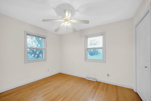 9604 Hawthorne Drive, Munster, IN 46321