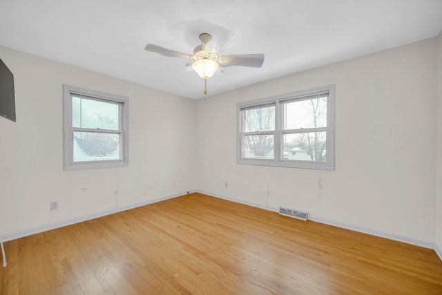 9604 Hawthorne Drive, Munster, IN 46321