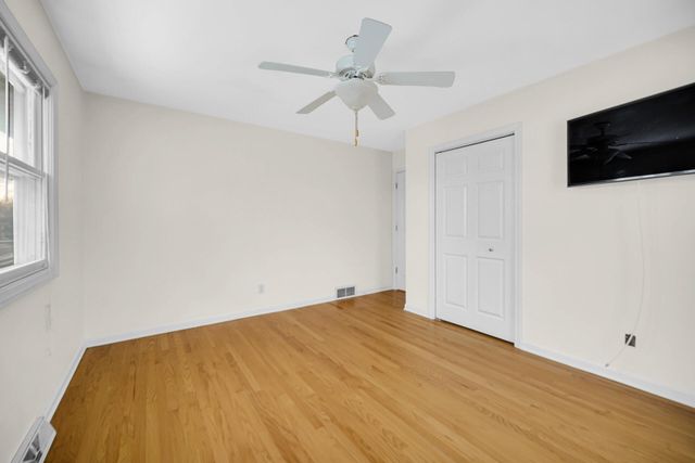 9604 Hawthorne Drive, Munster, IN 46321