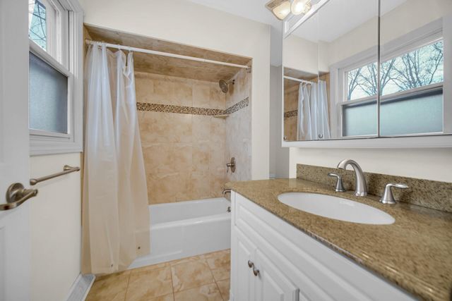 9604 Hawthorne Drive, Munster, IN 46321