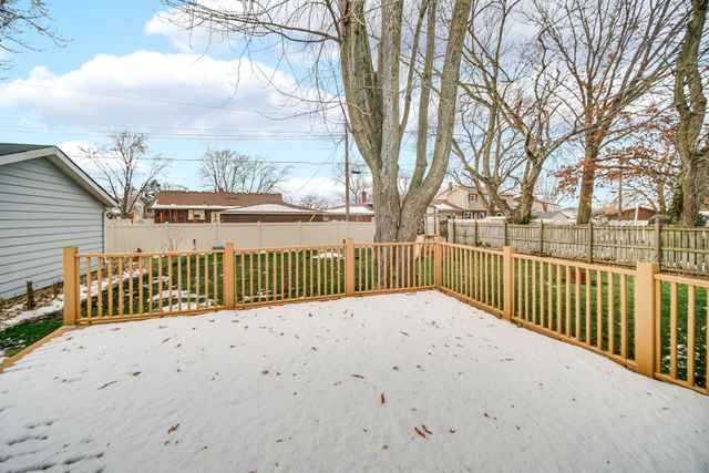 9604 Hawthorne Drive, Munster, IN 46321