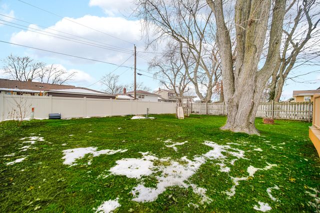 9604 Hawthorne Drive, Munster, IN 46321