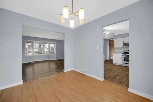 9604 Hawthorne Drive, Munster, IN 46321