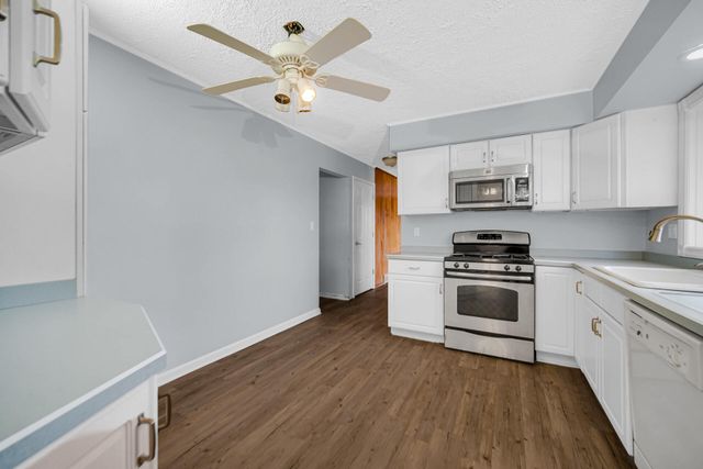 9604 Hawthorne Drive, Munster, IN 46321