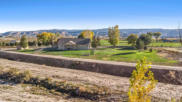 1272 14 Road, Loma, CO 81524