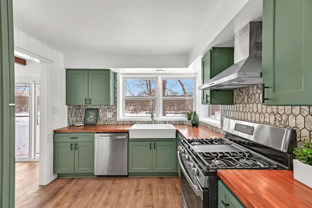 5686 N River Forest DRIVE, Glendale, WI 53209