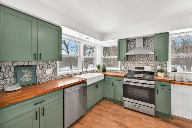 5686 N River Forest DRIVE, Glendale, WI 53209