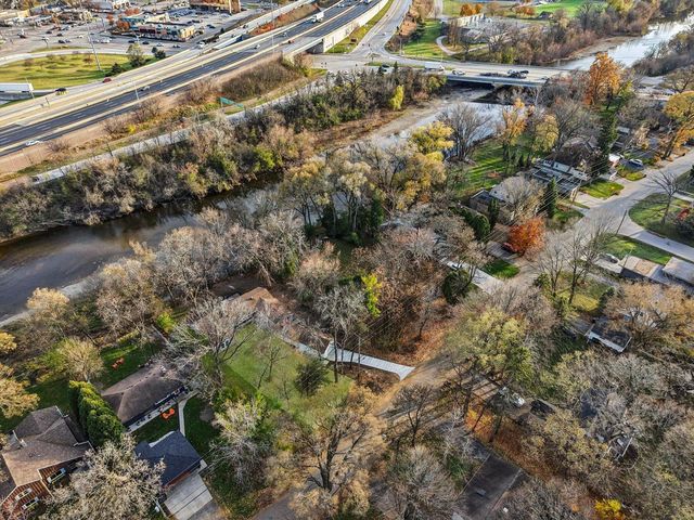 5686 N River Forest DRIVE, Glendale, WI 53209