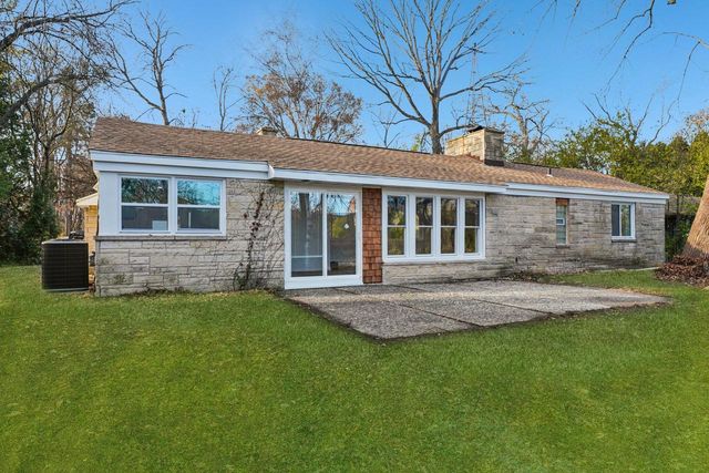 5686 N River Forest DRIVE, Glendale, WI 53209