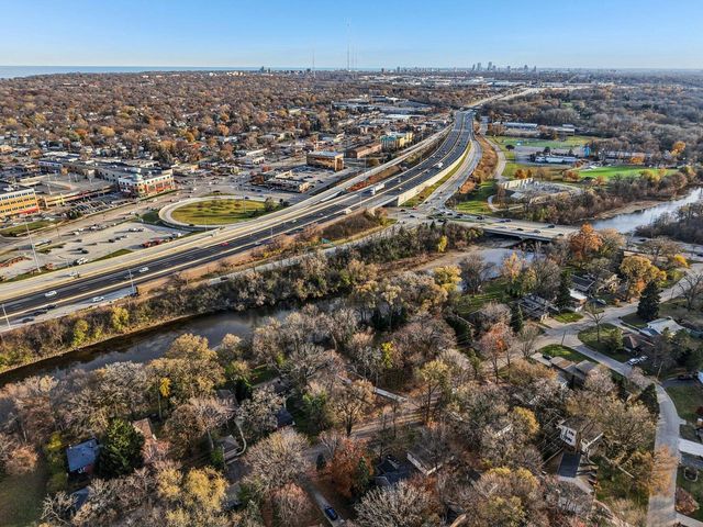 5686 N River Forest DRIVE, Glendale, WI 53209