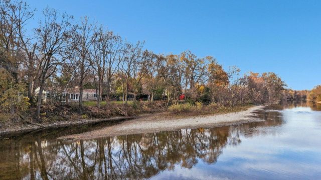 5686 N River Forest DRIVE, Glendale, WI 53209