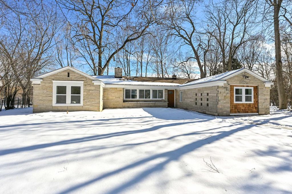 5686 N River Forest DRIVE, Glendale, WI 53209