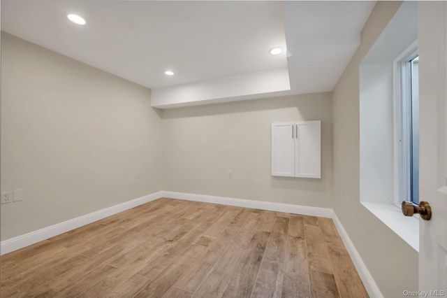 68 Edgewood B, Port Washington, NY 11050