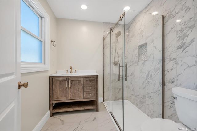 68 Edgewood B, Port Washington, NY 11050