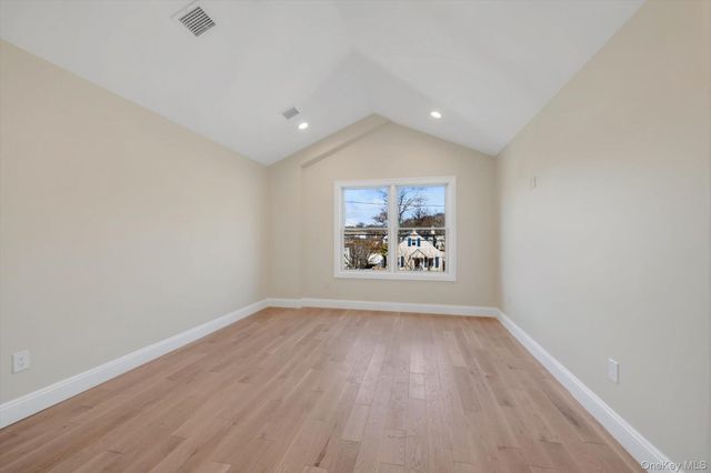 68 Edgewood B, Port Washington, NY 11050