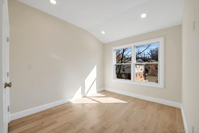 68 Edgewood B, Port Washington, NY 11050