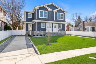 68 Edgewood B, Port Washington, NY 11050