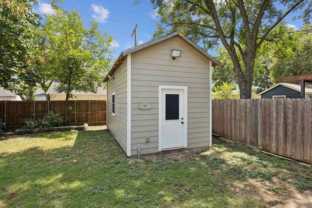 1226 Mountain Lake Road, Dallas, TX 75224