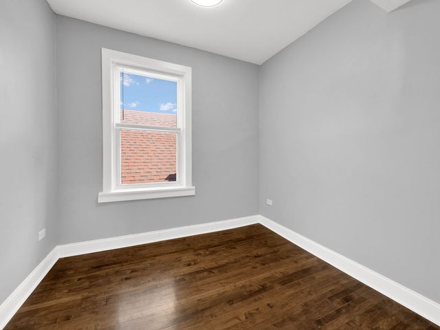 5242 S Damen Avenue, Chicago, IL 60609