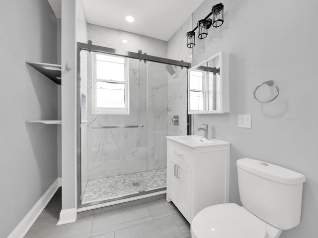 5242 S Damen Avenue, Chicago, IL 60609