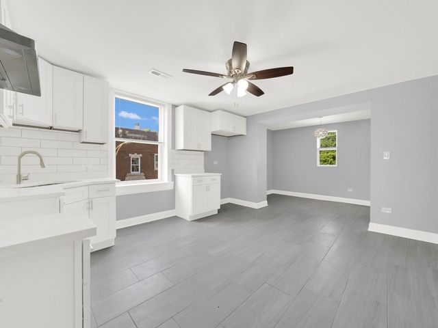 5242 S Damen Avenue, Chicago, IL 60609