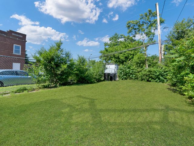 5242 S Damen Avenue, Chicago, IL 60609