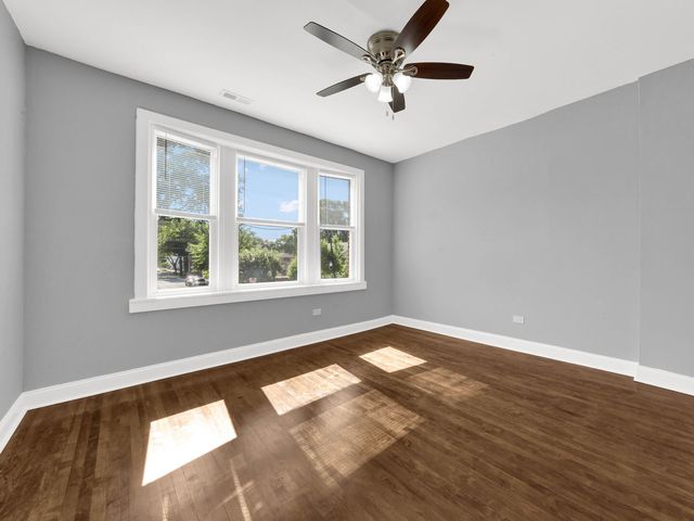 5242 S Damen Avenue, Chicago, IL 60609