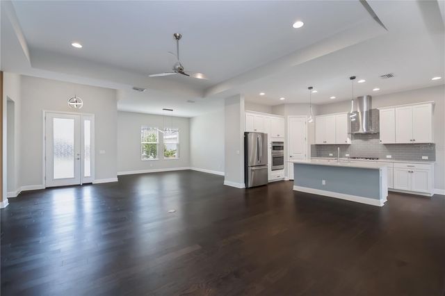 6137 LUNGO LAGO DRIVE, Sarasota, FL 34241