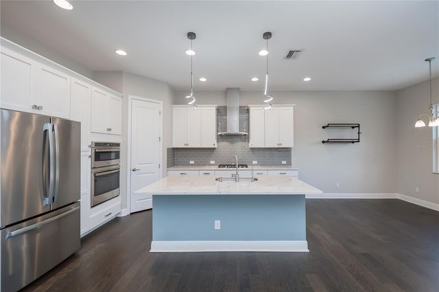 6137 LUNGO LAGO DRIVE, Sarasota, FL 34241