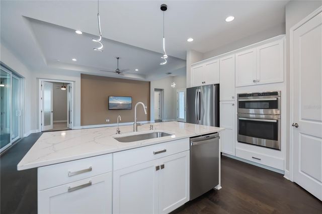 6137 LUNGO LAGO DRIVE, Sarasota, FL 34241