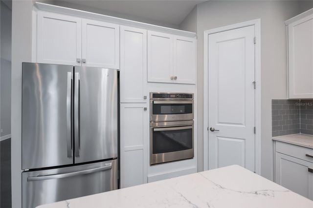 6137 LUNGO LAGO DRIVE, Sarasota, FL 34241