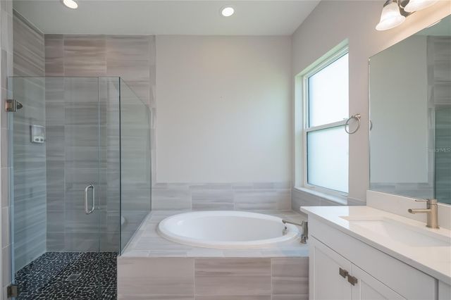 6137 LUNGO LAGO DRIVE, Sarasota, FL 34241