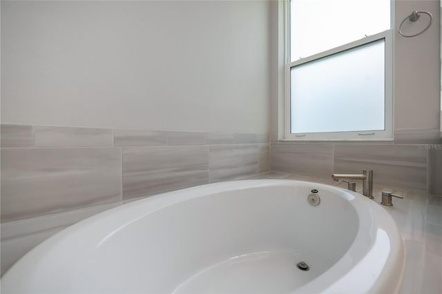 6137 LUNGO LAGO DRIVE, Sarasota, FL 34241