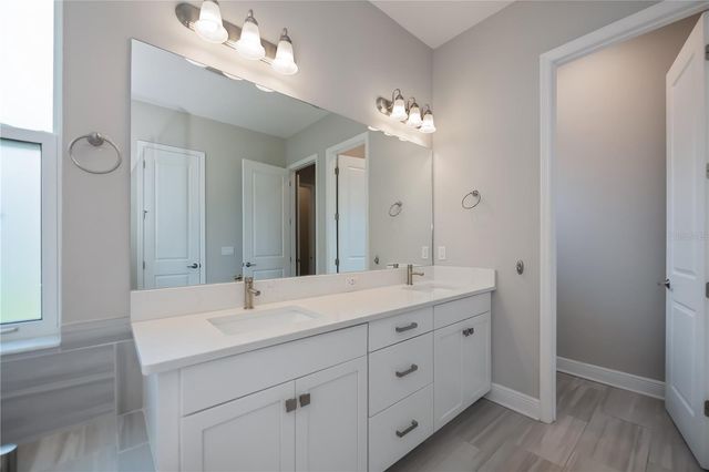 6137 LUNGO LAGO DRIVE, Sarasota, FL 34241