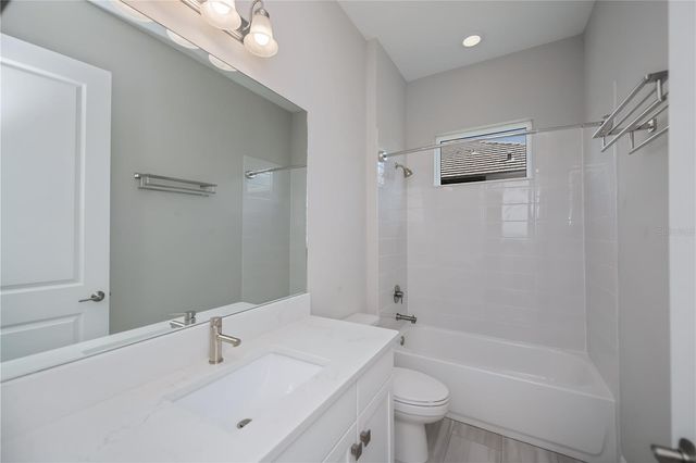 6137 LUNGO LAGO DRIVE, Sarasota, FL 34241