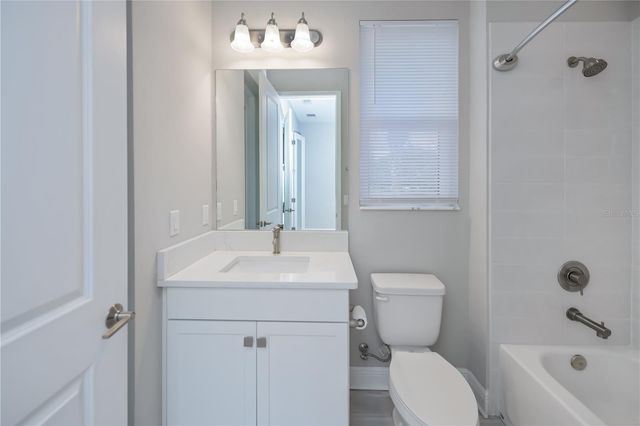 6137 LUNGO LAGO DRIVE, Sarasota, FL 34241